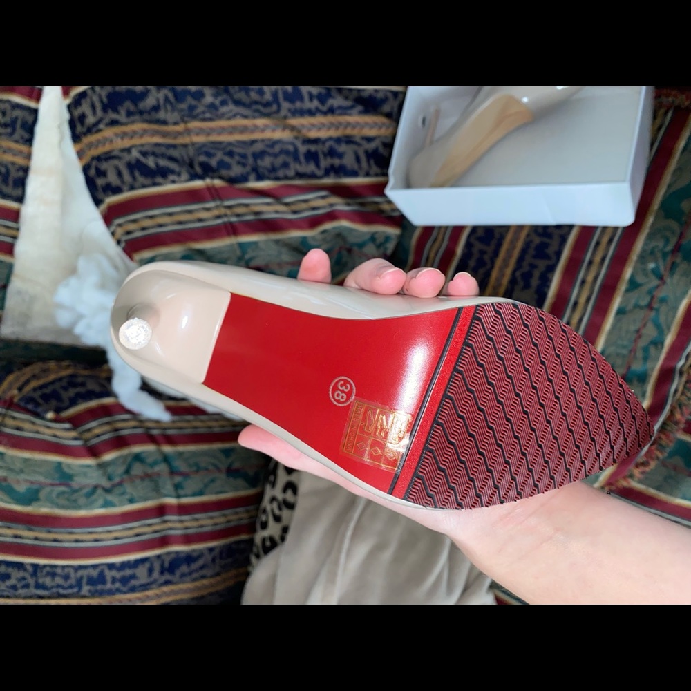 Heels - Picture 3 of 4